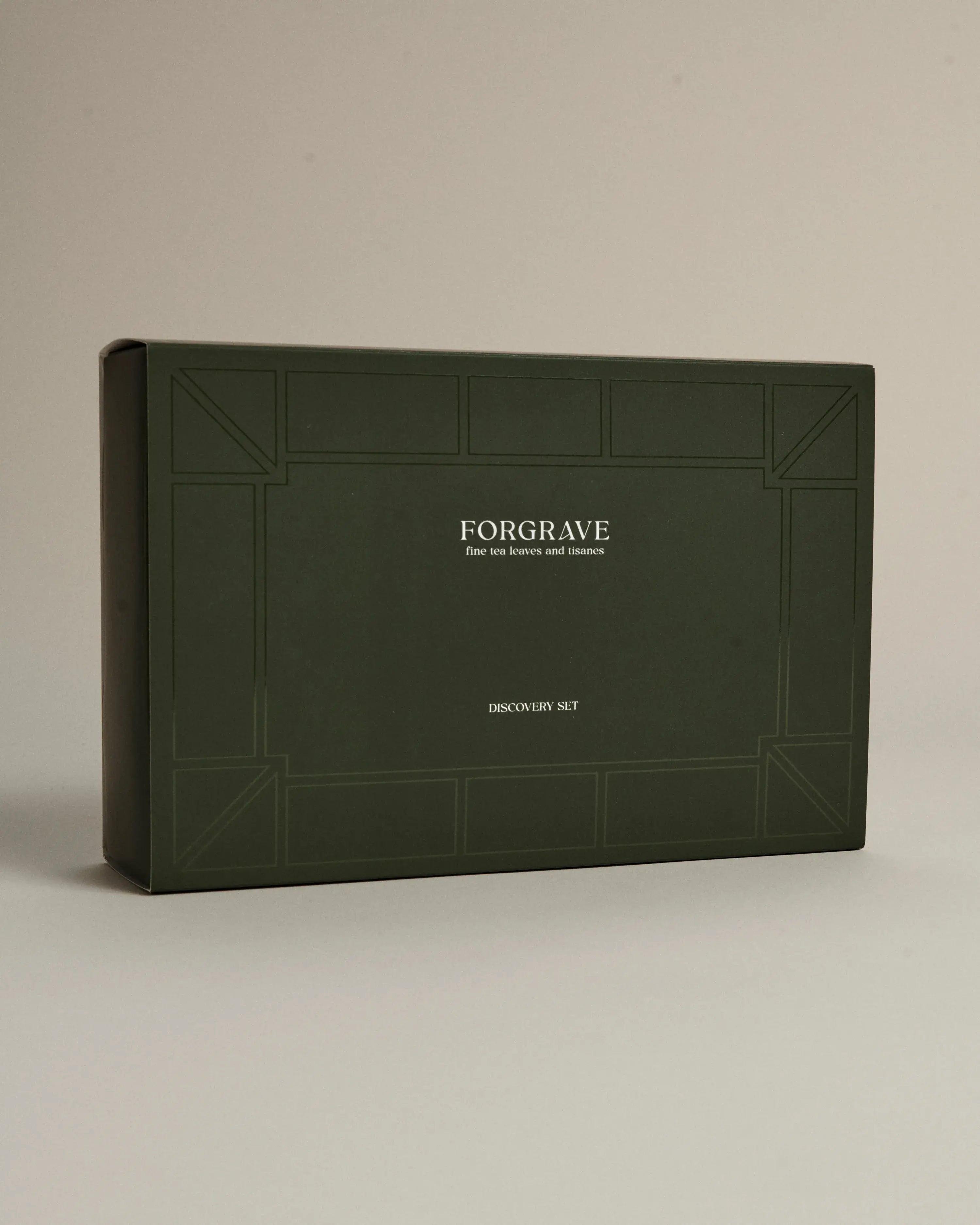 Minimalist dark green ‘FORGRAVE Discovery Set’ box with fine tea branding on a beige background.